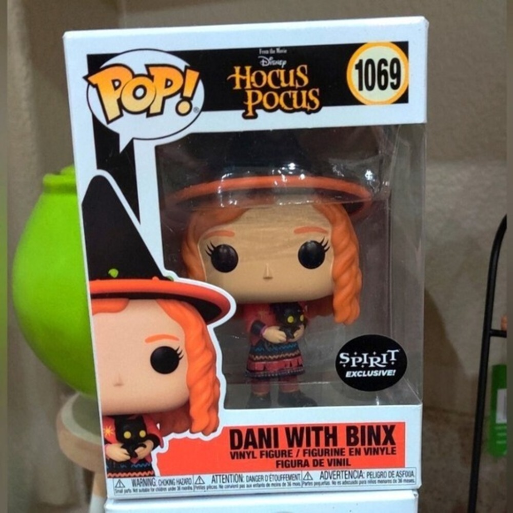 Funko POP! #1069 Hocus Pocus Dani with Binx - Picture 2 of 12